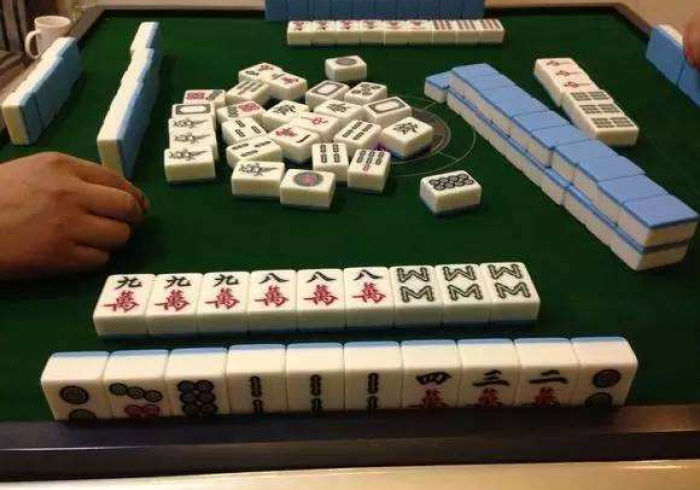 十分钟科普!扑克牌扫描出千视频(打麻将专用遥控器)