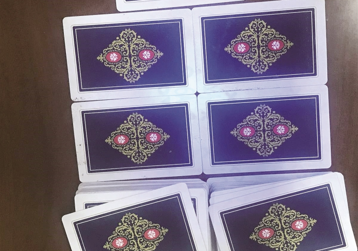 盘点十款!手机扫描扑克牌会亮灯吗(常见的出千方式)