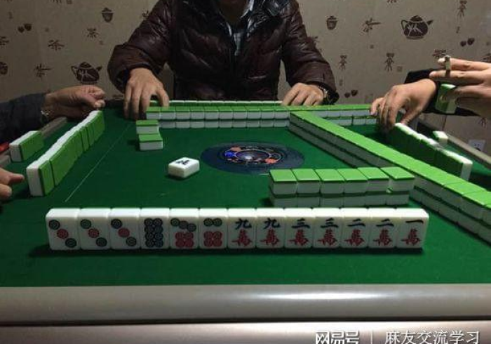 教程辅助“普通麻将机的普通手机控牌器(普通麻将作假的方法)