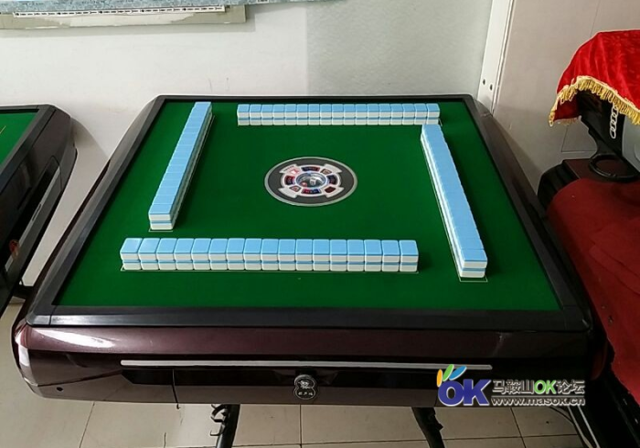 专业师傅教你“普通四口自动麻将机常见的出千方式(小程序辅牌器)