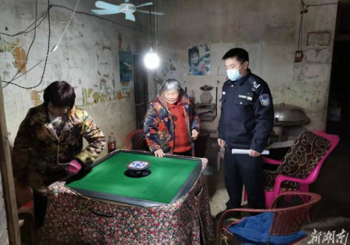 终于发现了“麻将桌能装控牌程序么”原来确实有挂! 终于发现了“麻将桌能装控牌程序么”原来确实有挂!