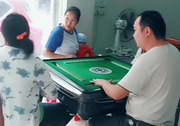 4分钟秒懂“【棋牌室麻将机赢钱神器】（专用辅牌神器免安装）